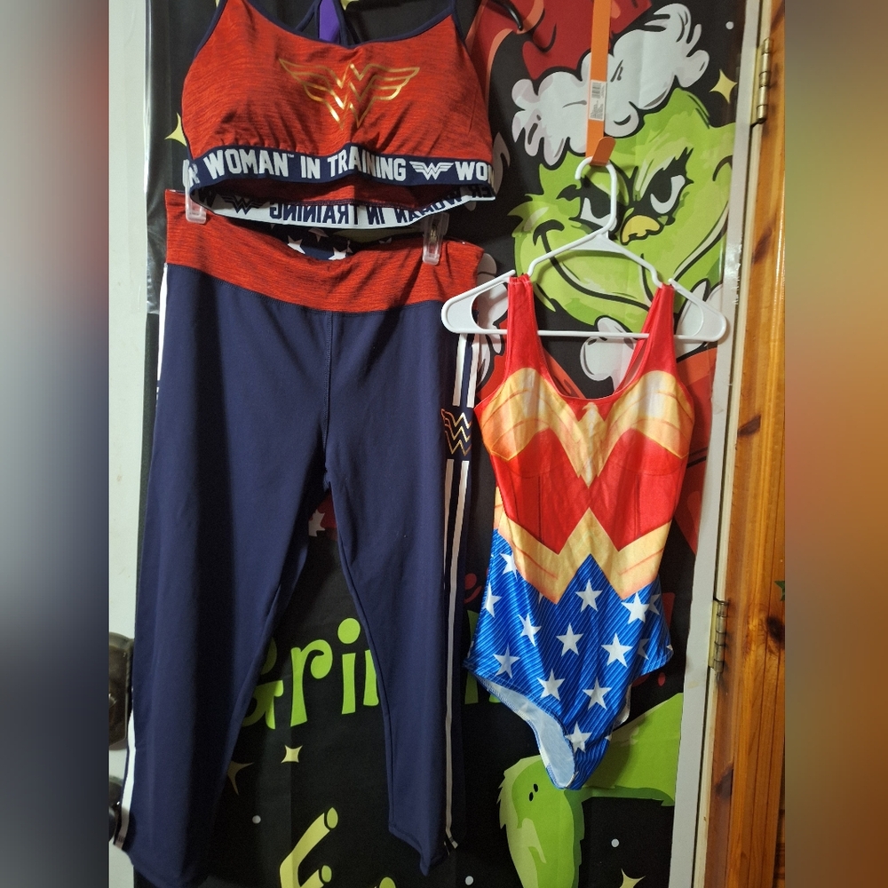 XL- Hot Topic Athletic DC Wonder Woman  Pattern Set Along With DC Harley Quinn.